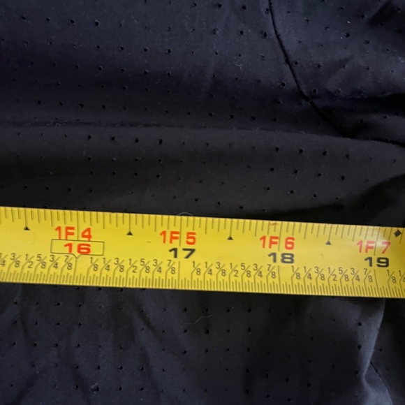 Women's Under Armour Lightweight Zip Up Jacket Black w reflectors - Picture 6 of 7